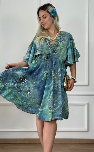 Rochie scurtă cu mâneci fluture