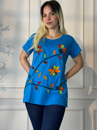 Rövid ujjú póló patchwork virágdíszítéssel
