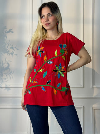 Rövid ujjú póló patchwork virágdíszítéssel